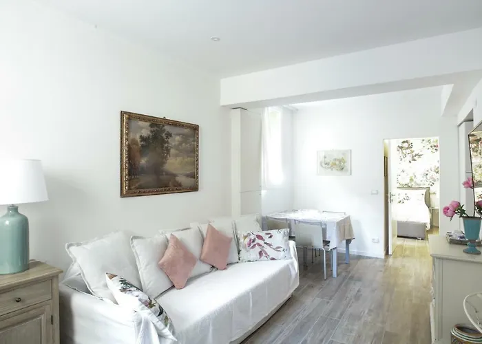 Charming And Cosy *